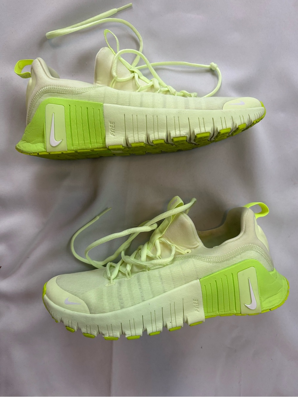 Nike Free Metcon Women’s Training Shoes – White/Volt Neon – Size 9